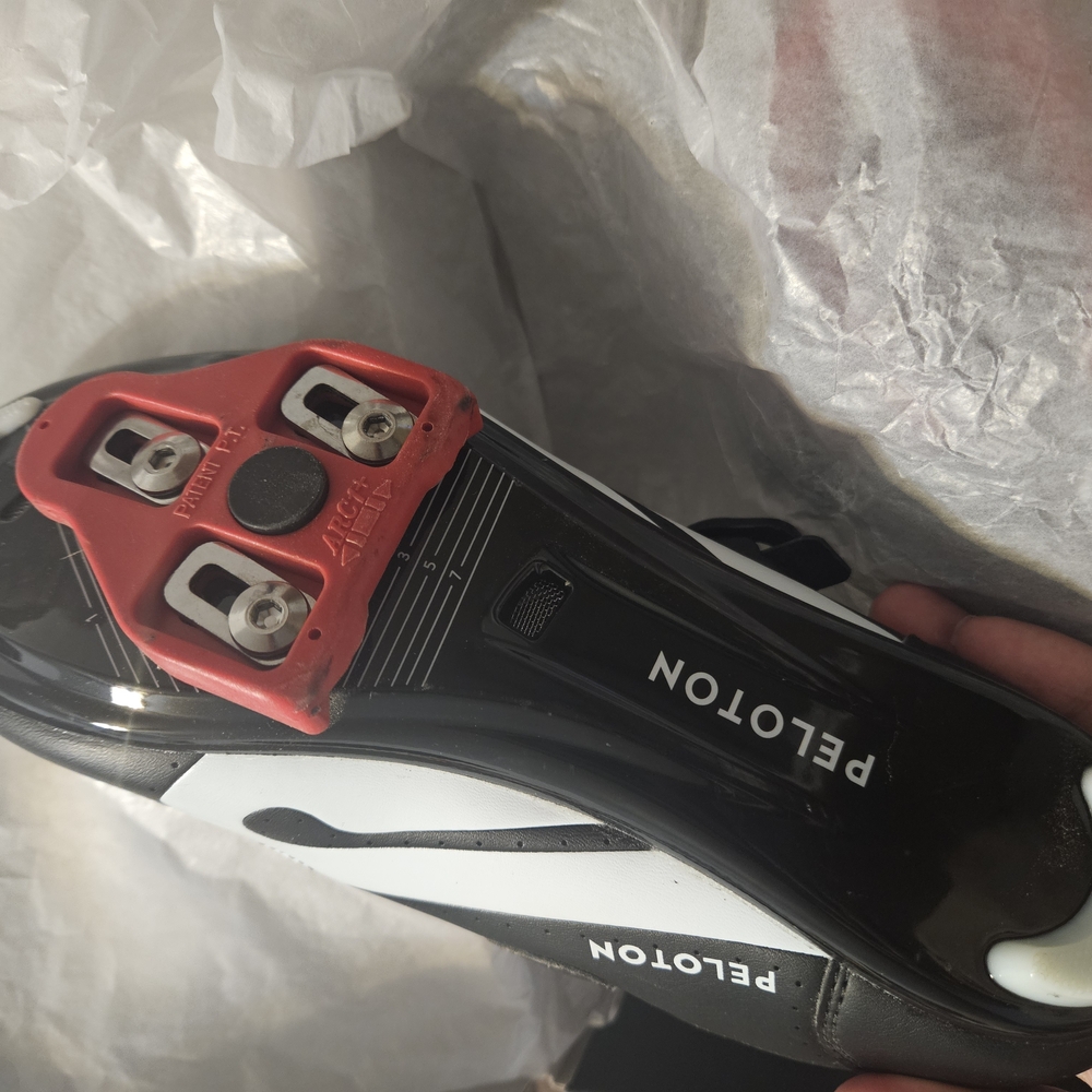 Pelaton Cycle Shoes - Picture 3 of 5